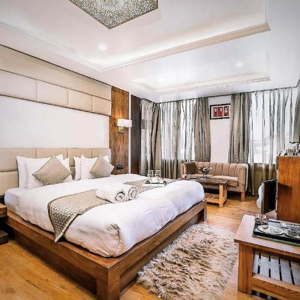 Hotel Adlife Luxury Srīnagar Dış mekan fotoğraf